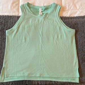 Lululemon Train to be tank High low hem size 2 Wild Mint color